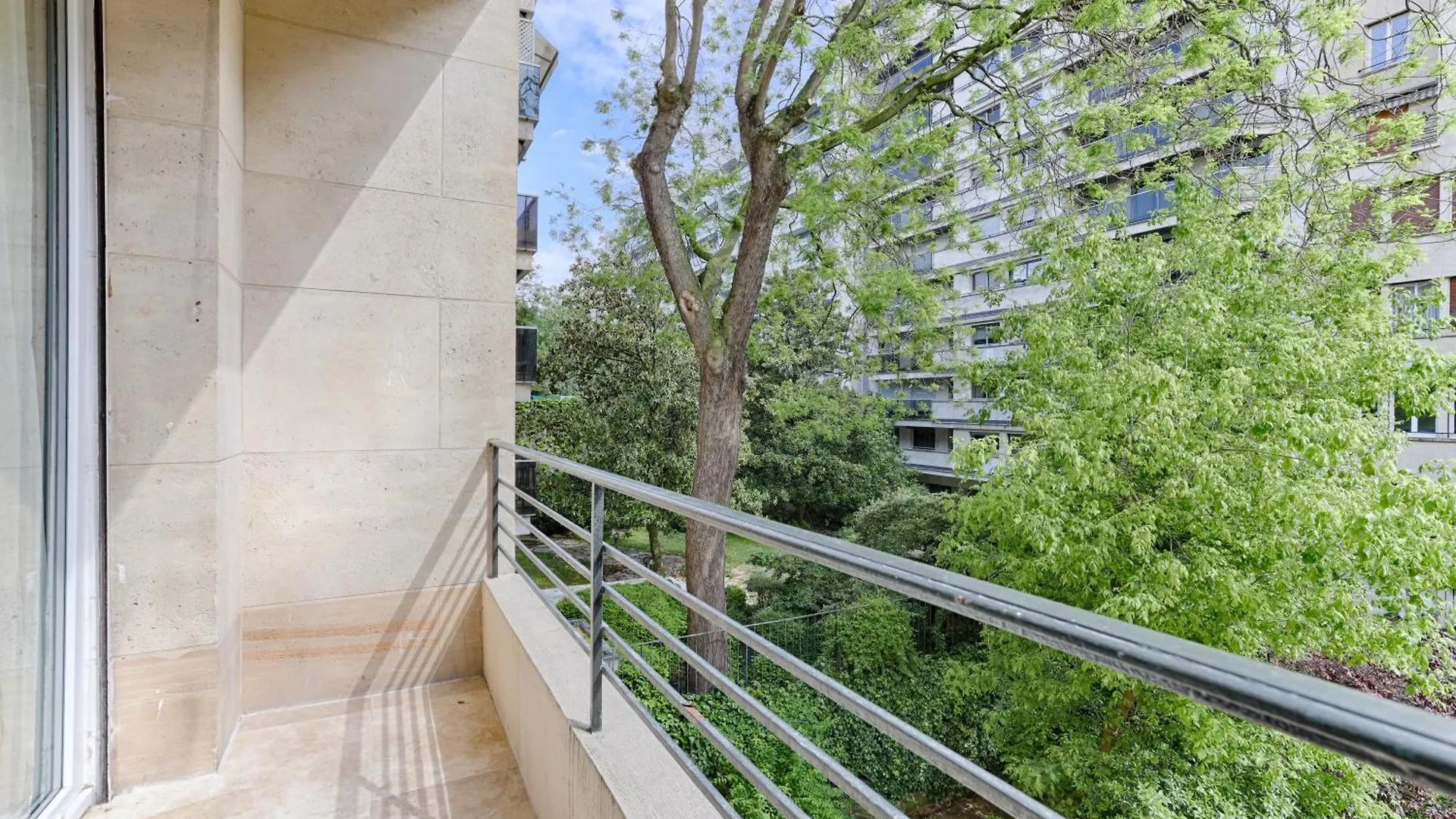 Luxury Apartment Trocadero 2Br Paris France