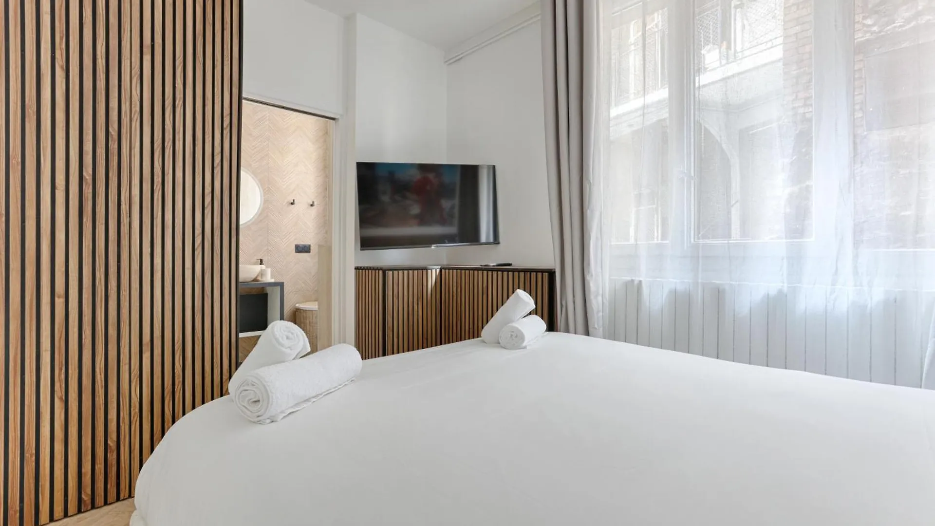 Luxury Apartment Trocadero 2Br Paris France